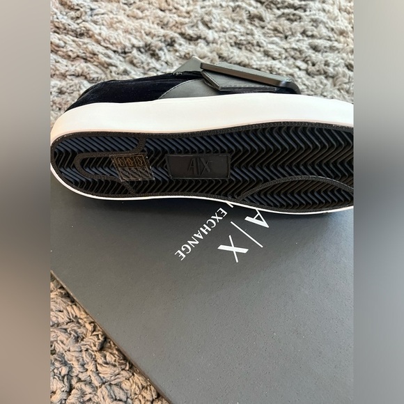 AX ARMANI EXCHANGE VELVET SNEAKERS SIZE 6 - Picture 2 of 3